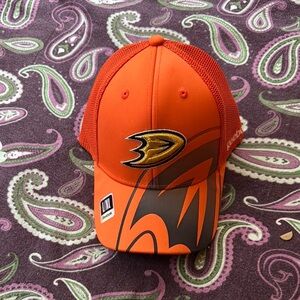 Orange Anaheim Ducks Fitted hat, cap. New with tags. L/XL REEBOK